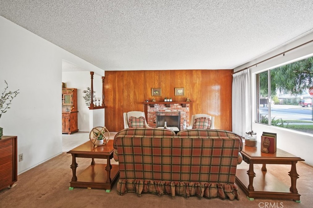 2218 Wright St, Santa Ana CA 92701-3240 exterior