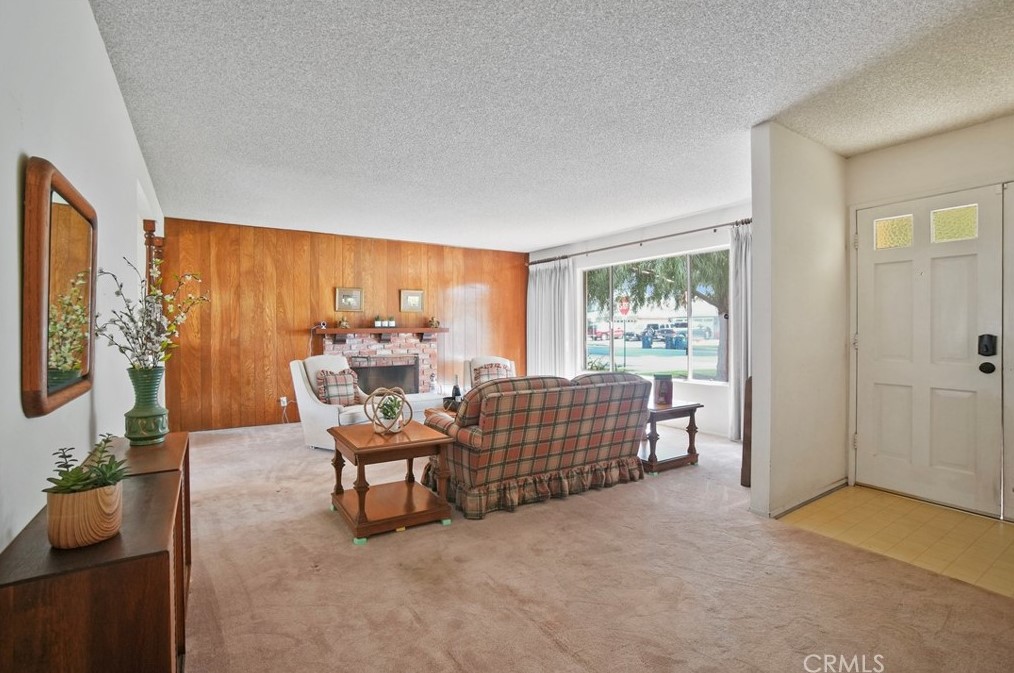 2218 Wright St, Santa Ana CA 92701-3240 exterior