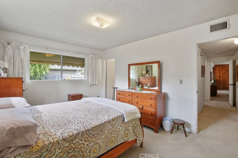 2218 Wright St, Santa Ana CA 92701-3240 exterior