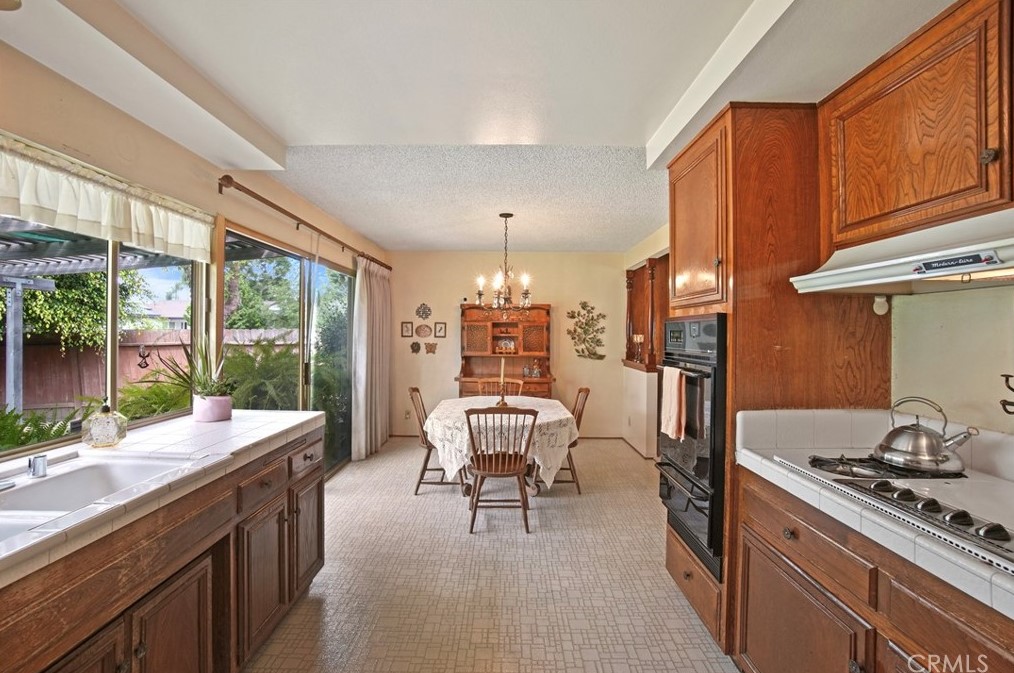 2218 Wright St, Santa Ana CA 92701-3240 exterior