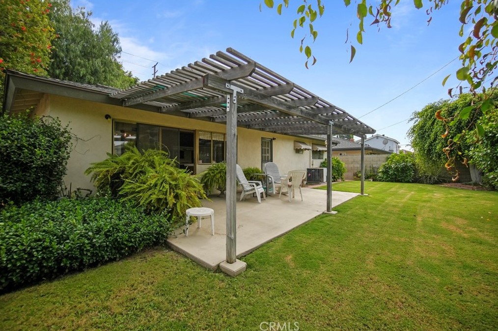 2218 Wright St, Santa Ana CA 92701-3240 exterior