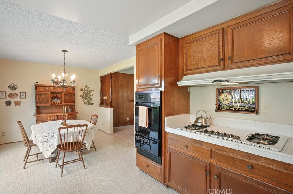 2218 Wright St, Santa Ana CA 92701-3240 exterior