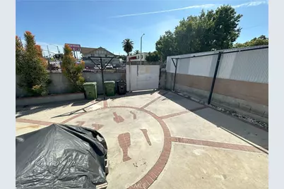 7515 S Vermont Avenue, Los Angeles, CA 90044 - Photo 18