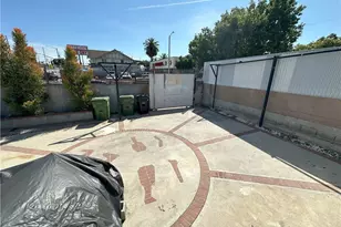 7515 S Vermont Ave, Los Angeles, CA 90044 - Photo 18