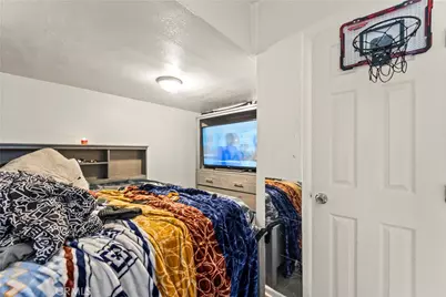 7705 S Vermont Avenue, Los Angeles, CA 90044 - Photo 28