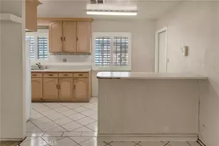 323 E 102nd St, Los Angeles, CA 90003 - Photo 8