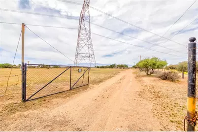 8288 White Road, Phelan, CA 92371 - Photo 2