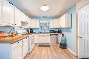 23120 Sycamore Ln, Crestline, CA 92325 - Photo 16