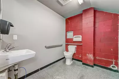 1502 E Washinton Boulevard, Los Angeles, CA 90021 - Photo 14
