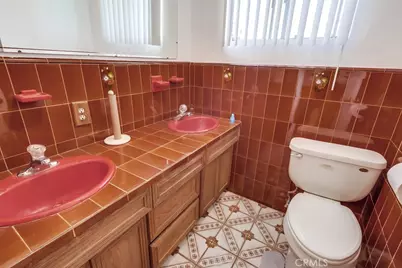 720 W 108th Street, Los Angeles, CA 90044 - Photo 30