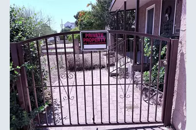 9929 Saticoy Street, Burbank, CA 91504 - Photo 22