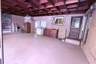 9929 Saticoy St, Burbank, CA 91504 - Photo 12