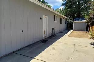 411 E Fairway Blvd, Big Bear City, CA 92314 - Photo 4