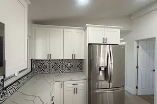 215 S Sullivan Ln, Santa Ana, CA 92704 - Photo 12