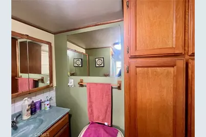 933 S La Verne Avenue, East Los Angeles, CA 90022 - Photo 20