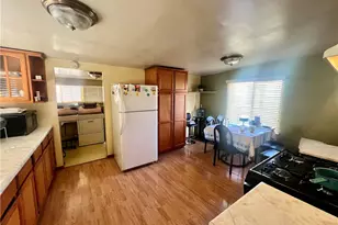 933 S La Verne Ave, East Los Angeles, CA 90022 - Photo 10