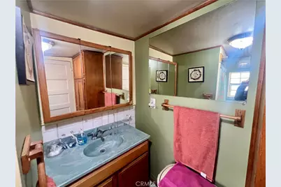 933 S La Verne Avenue, East Los Angeles, CA 90022 - Photo 18