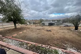 15802 Malpais Ln, Victorville, CA 92394 - Photo 12