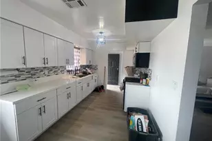 15802 Malpais Ln, Victorville, CA 92394 - Photo 6