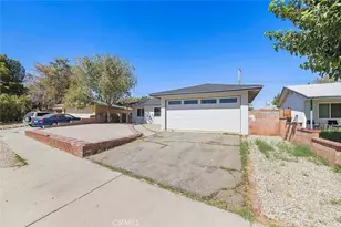 611 611 1/2 E Ovington, Lancaster, CA 93535 - Photo 2
