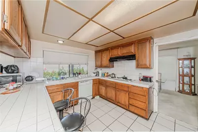 2586 E Riles Circle, Anaheim, CA 92806 - Photo 8