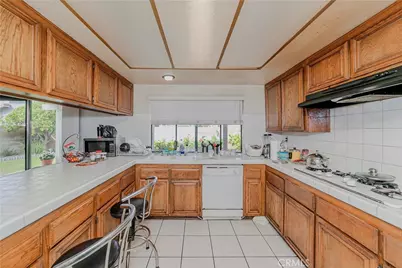 2586 E Riles Circle, Anaheim, CA 92806 - Photo 6