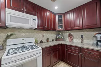 861 S Windsor Boulevard #105, Los Angeles, CA 90005 - Photo 10