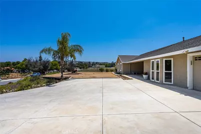 16481 Valle Vista Way, Riverside, CA 92506 - Photo 2