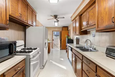 2030 W 95th, Los Angeles, CA 90047 - Photo 10