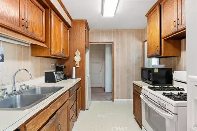 2030 W 95th, Los Angeles, CA 90047 - Photo 14