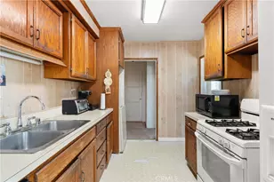 2030 W 95th, Los Angeles, CA 90047 - Photo 14