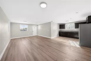 8711 McKinley Pl, Los Angeles, CA 90002 - Photo 6