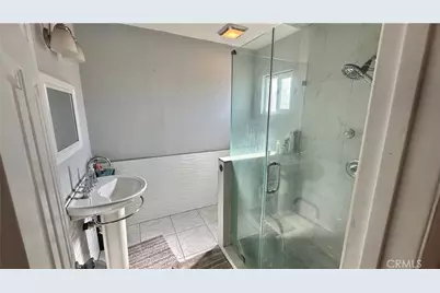 407 S Vancouver Avenue, Los Angeles, CA 90022 - Photo 16