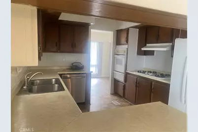 16 Palm Via, Anaheim, CA 92801 - Photo 8