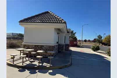 230 Federal Drive, Lancaster, CA 93535 - Photo 2