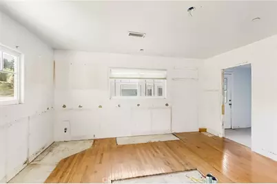 261 E Crescent Avenue, Redlands, CA 92373 - Photo 8