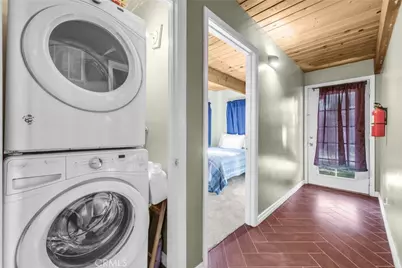 404 Leonard, Sugarloaf, CA 92386 - Photo 8