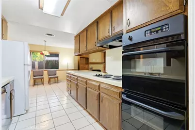 2404 Prestwick Court, Bakersfield, CA 93309 - Photo 14