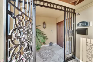 21382 Lemontree, Huntington Beach, CA 92646 - Photo 2