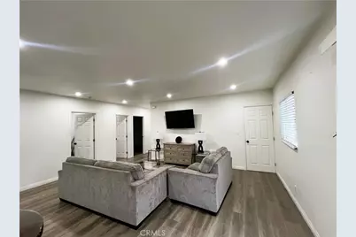 7672 Whitsett Avenue, Los Angeles, CA 90001 - Photo 2