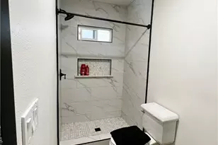 7672 Whitsett Ave, Los Angeles, CA 90001 - Photo 6