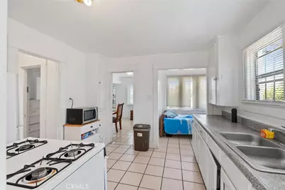 1036 W 107th, Los Angeles, CA 90044 - Photo 22