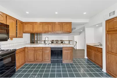 18360 Collins Street #E, Tarzana, CA 91356 - Photo 24