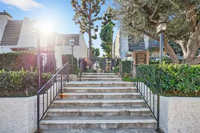 18360 Collins Street #E, Tarzana, CA 91356 - Photo 1