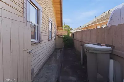 608 W 52nd, Los Angeles, CA 90037 - Photo 8