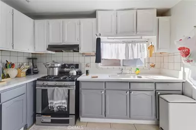 608 W 52nd, Los Angeles, CA 90037 - Photo 56