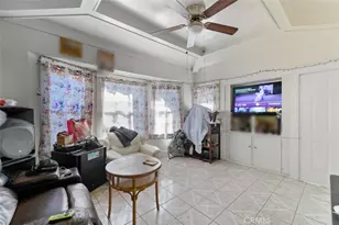 608 W 52nd, Los Angeles, CA 90037 - Photo 38