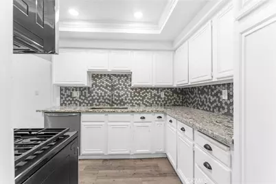 631 S Kenmore, Los Angeles, CA 90005 - Photo 8