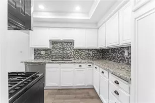 631 S Kenmore, Los Angeles, CA 90005 - Photo 8