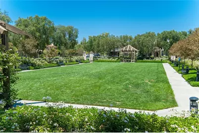 8 Versailles, Irvine, CA 92602 - Photo 32